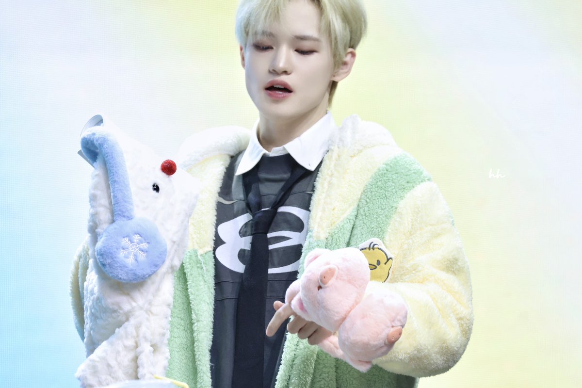 _Fleur1122's tweet photo. 241124 메이크스타

⛄️

#천러 #CHENLE #辰乐
#NCT #NCTDREAM https://t.co/ziLmUNIh7V