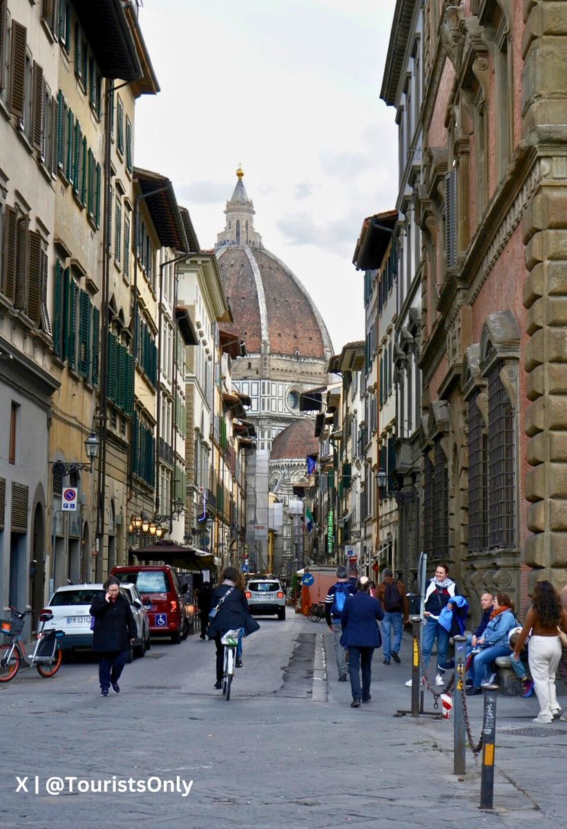 TouristsOnly's tweet photo. An unconventional way to see a city that no one thinks about:

A running tour. 

Here's why we love them:

• Exercise is good.
• Experiences are more memorable.
• You see the city from a different perspective.
• The guide is usually local (knows the best spots). https://t.co/FzYxQ7FbEL