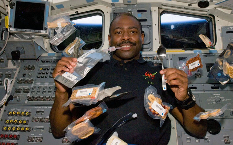 SpaceNewsFL's tweet photo. What Do 🧑‍🚀Astronauts🧑‍🚀 Eat Aboard the International Space Station? 
Kevin Pang interviews NASA Astronaut Megan McArthur aboard the International Space Station about all things Space Food. https://t.co/tQ53xEuhfq via @YouTube 
#spaceNews #space #eatinginspace #spaceStation #NASA https://t.co/VZrOV0mZzg