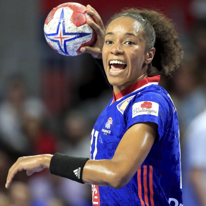 La capitaine de <a href="/FRAHandball/">Equipes de France de Handball</a> va fêter aujourd'hui sa 200e sélection avec les Bleues, 15e Française de l'histoire à atteindre ce cap.
100e sélection aussi pour Chloé Valentini.