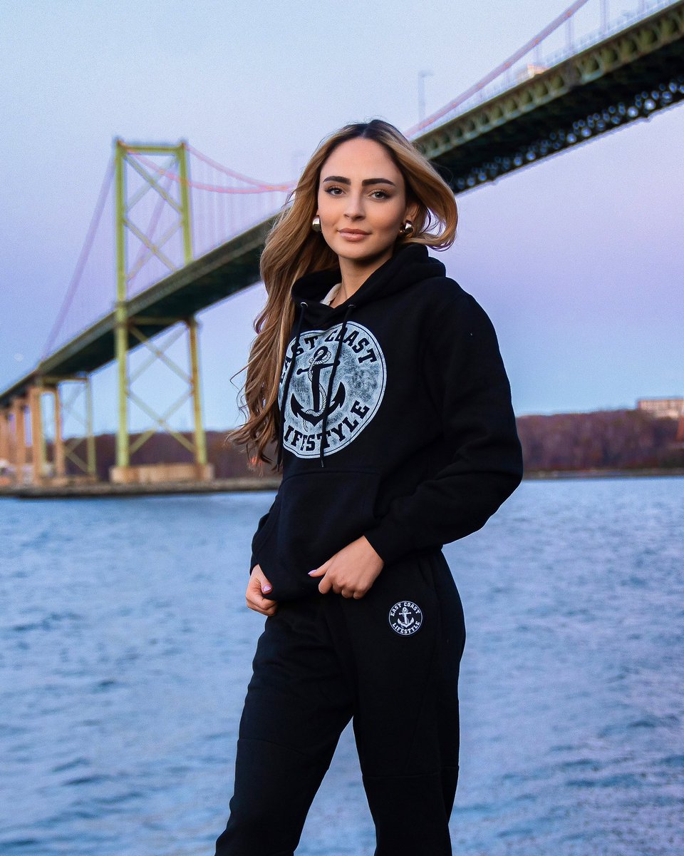 Gear up for winter while our Black Friday sale is on! 🚨 EASTCOASTLIFESTYLE.com 

30% off everything online, shop while we’re stocked 🌎 #BlackFriday #ShopLocal