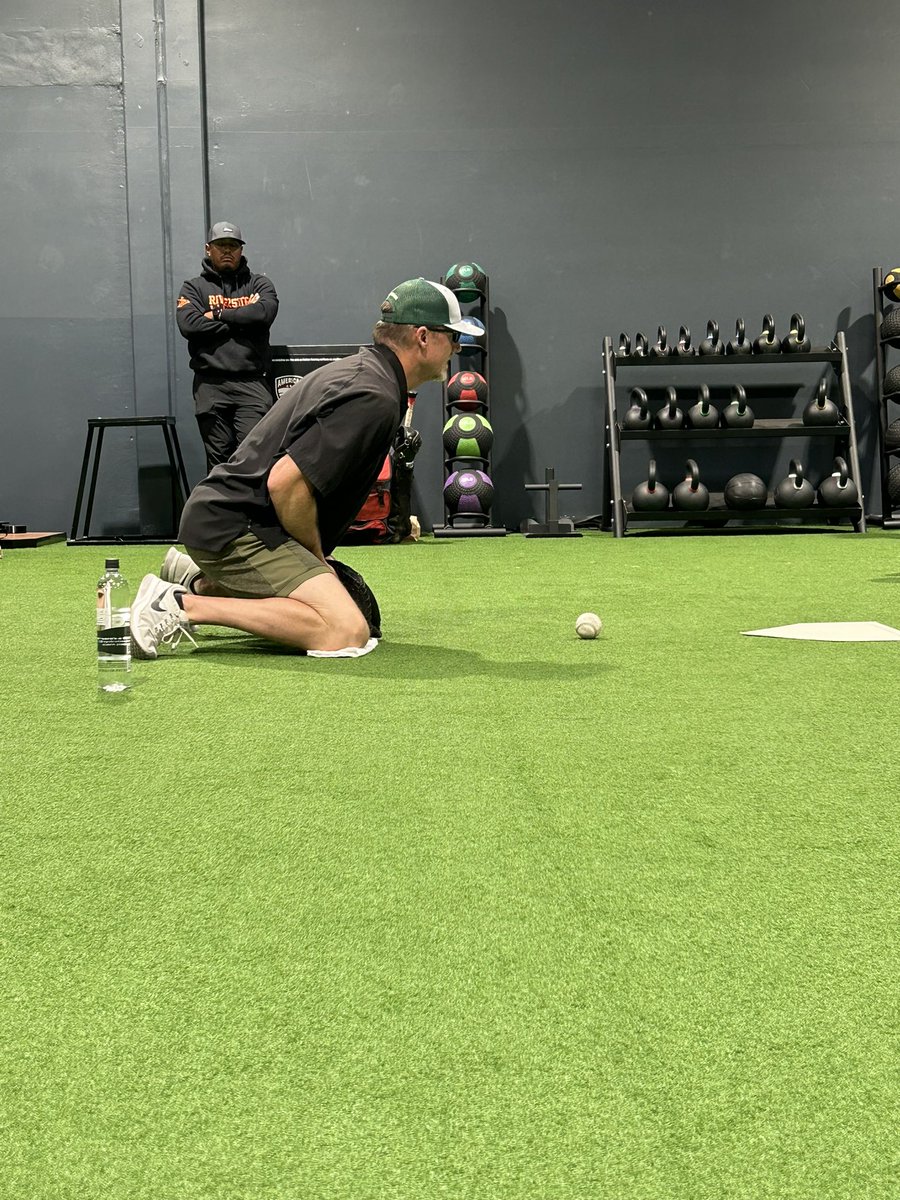 TheCatchingGuy's tweet image. Had a great day one of camp in Costa Mesa, CA working on receiving and blocking fundamentals.

A solid group of catchers, coaches making my job easy and an awesome facility made for a good time!

Day two starting shortly…

#thelifeofacatcher #catchingdrills #catchers