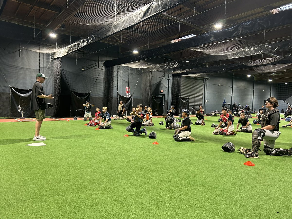 TheCatchingGuy's tweet image. Had a great day one of camp in Costa Mesa, CA working on receiving and blocking fundamentals.

A solid group of catchers, coaches making my job easy and an awesome facility made for a good time!

Day two starting shortly…

#thelifeofacatcher #catchingdrills #catchers