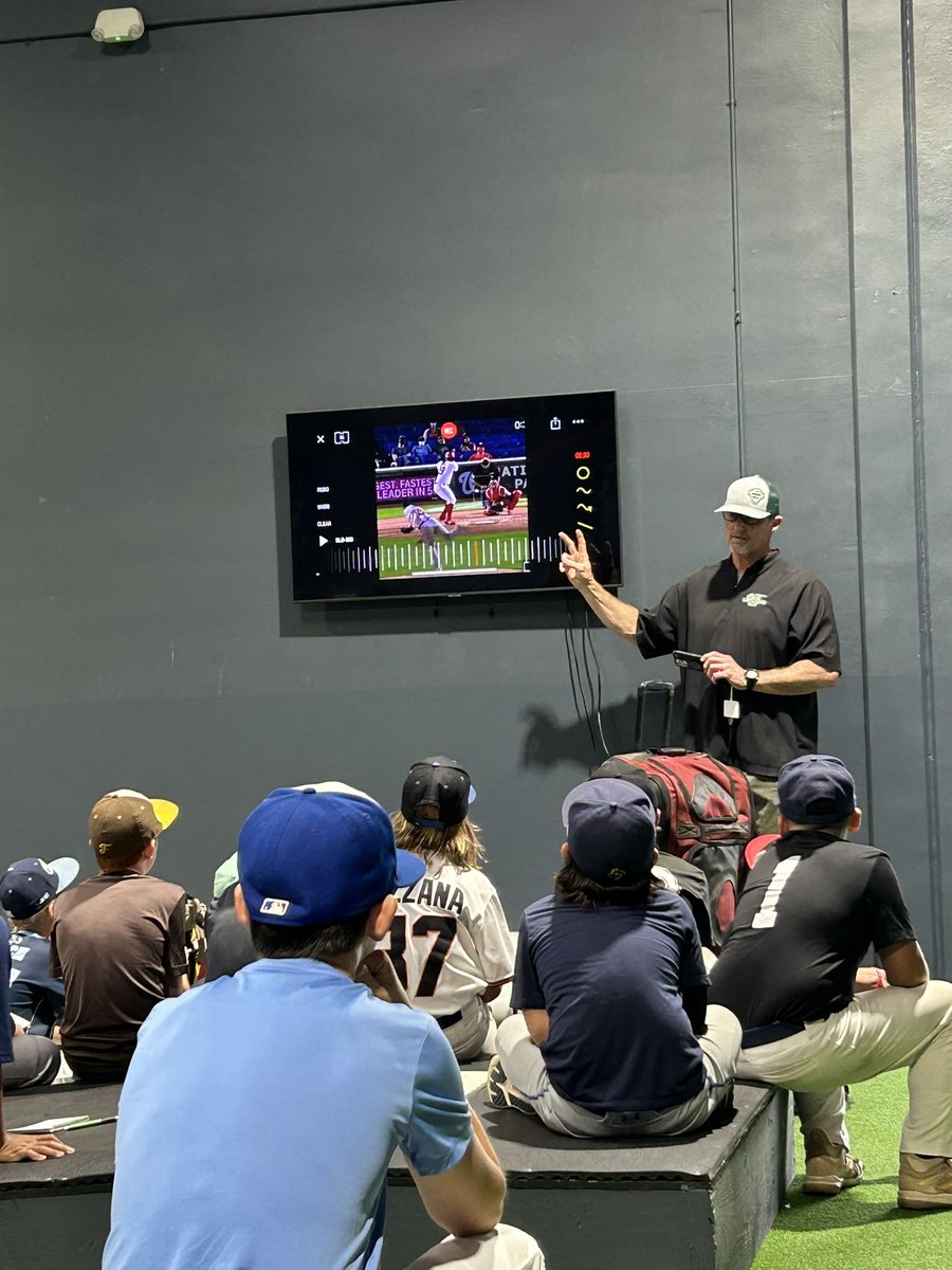 TheCatchingGuy's tweet image. Had a great day one of camp in Costa Mesa, CA working on receiving and blocking fundamentals.

A solid group of catchers, coaches making my job easy and an awesome facility made for a good time!

Day two starting shortly…

#thelifeofacatcher #catchingdrills #catchers
