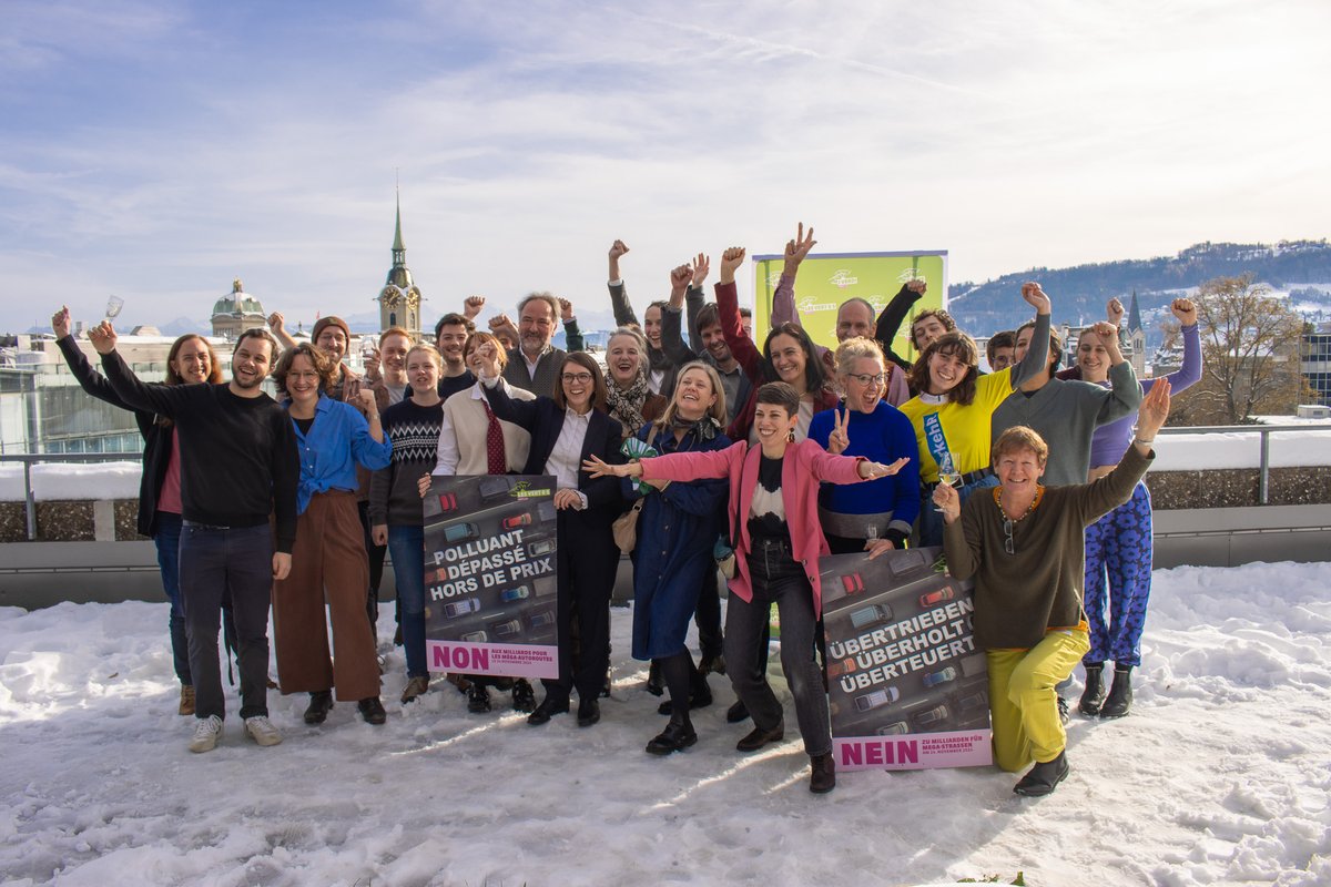 💚 Das wars vom Abstimmungssonntag – ein voller Erfolg! 💚

Heute haben wir gemeinsam Geschichte geschrieben: Die Stimmbevölkerung hat wichtige Zeichen für den Klimaschutz, nachhaltige Mobilität und soziale Gerechtigkeit gesetzt. ❌❌❌

Ein riesiges Dankeschön an alle, die mit