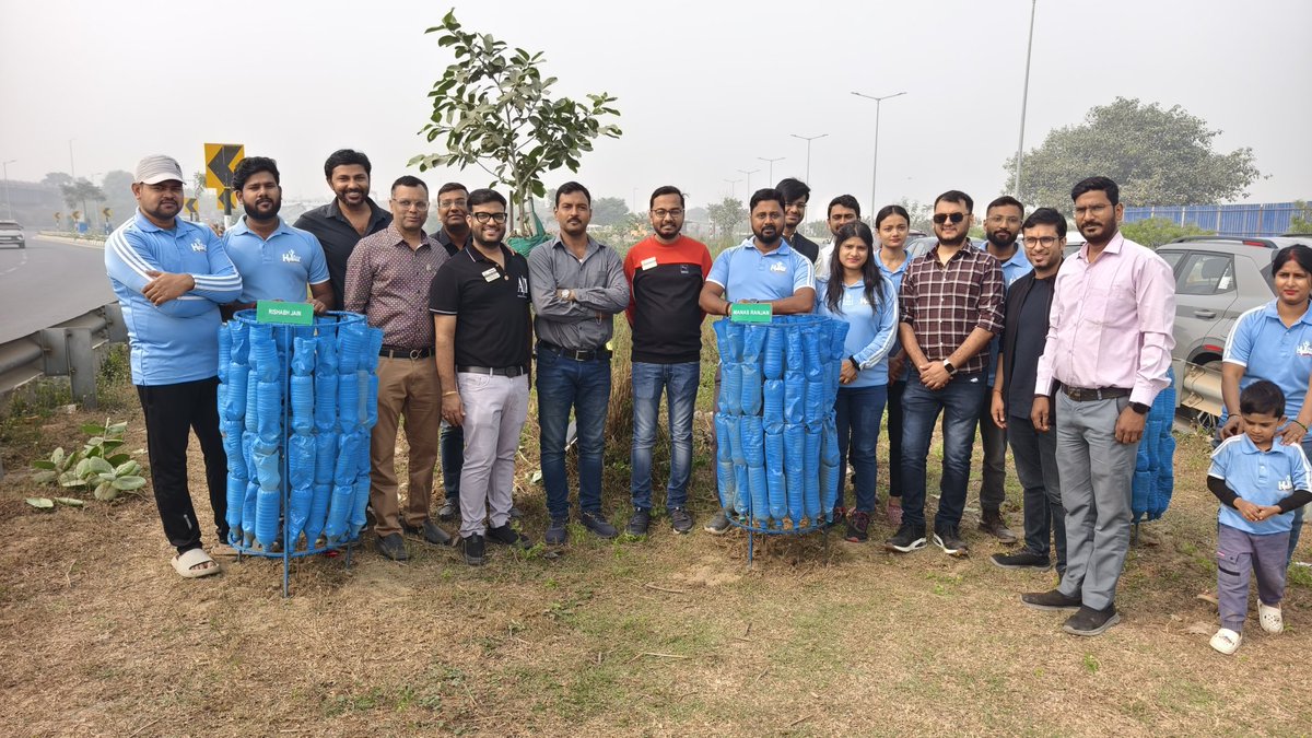 BeingHelperTeam's tweet image. पटना के जेपी सेतु पुल के पास उपयोग किया हुआ तकरीबन 2066 प्लास्टिक का बोतल को फिर से हम लोगों ने इस्तेमाल करके पौधों को बचाने के लिए Tree Protector तैयार करके आज लगाया । आप सभी सिंगल उसे प्लास्टिक को इस्तेमाल न करें जिससे हमारा पर्यावरण बच सकेगा ।
#StopSingleUsePlastic #Bihar