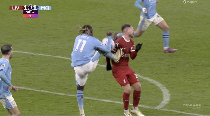 lfcalsty99's tweet photo. Michael Oliver 🤣 https://t.co/Q3lgi162Ld