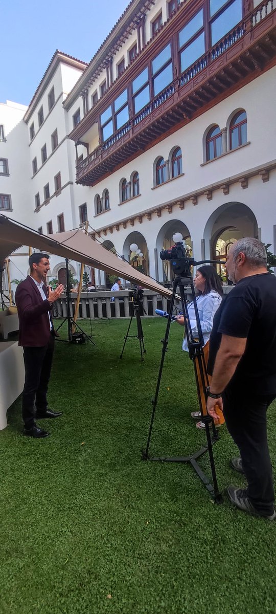 jorgemcalvo's tweet photo. Gracias @OmniaInfosys y @PCTTenerife por la invitación como ponente en vuestro #HUBintech en #Tenerife

Muy enriquecedor hablar con empresarios del sector tecnológico y transmitirles está visión ética y educativa de la #IA 

@CabildoTenerife @EuropeoMadrid @uaxuniversidad https://t.co/tBFf9T87cL