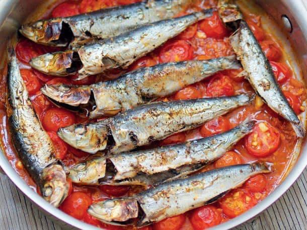 CorinnePulitzer's tweet photo. They may not swim right up to your plate, but they’re  an amazing source of #B12 &amp; #OmegaFattyAcids, today #Foodies have gone fishing &amp; are celebrating #NationalSardinesDay!  @kingoscar @CullAndPistol  @Wegmans @WholeFoods @NationalDayCal @HeyWhatDay https://t.co/RomMmkzgwL