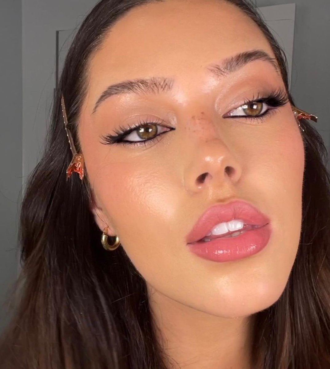 silenciofloral's tweet image. ˗ˏˋ🧺 Como se maquiar da maneira correta e usando os produtos certos? 

⠀ Uma thread bem detalhada para até uma criança entender e para quem quer aprender tudo do zero: