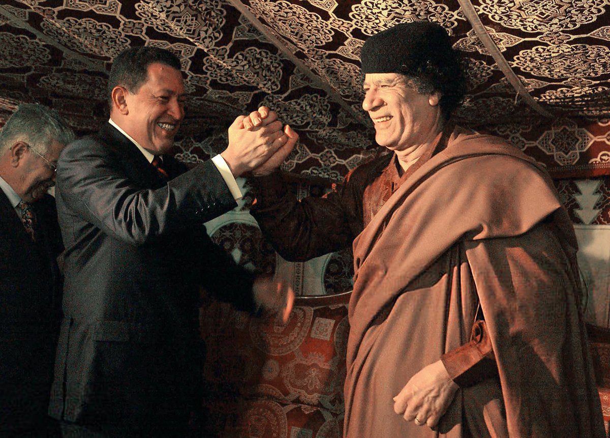 Xarissabr's tweet photo. 24 November 2004:  Clasping hands with  Venezuelan President Hugo Chavez who had arrived in Libya on the latest leg of a tour of several oil producing nations. https://t.co/fmeePCcNp8