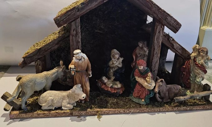 joan200011's tweet photo. @Dolors_cp51 Us proposo el dia 1 de Desembre a les 12h deixar el vostre Caganer o Pessebre a la Plaça Sant Jaume. 

Passem-ho !!! https://t.co/egWfF9HxXI