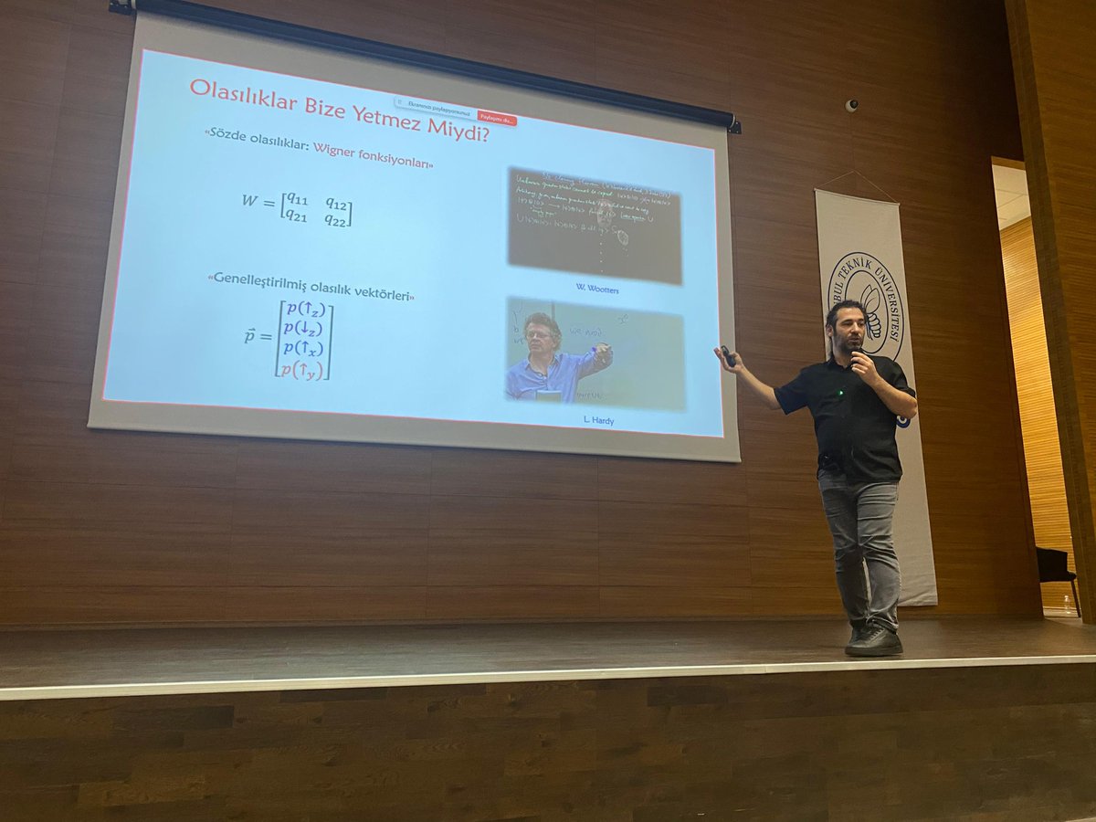 Kuantum Günleri'24 etkinliğimiz, Kadir Has Üniversitesinden Onur Pusuluk'un (<a href="/sulekesi/">Onur Pusuluk</a>) "Yeni Kuramlardan Geleceğin Teknolojilerine Alternatif Kuantum Durum Temsilleri" sunumuyla devam ediyor.