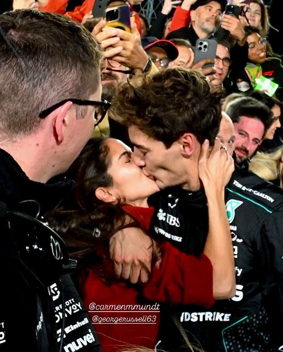 STOP EVERYONE ?!? WE HAVE GEORGE AND CARMEN’S KISS PICTURE THIS IS SO CUTE 🥹🥹