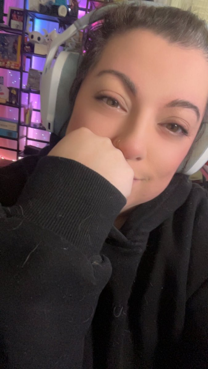 Get in loser, we’re going to Pelican Town.
Cozy Sunday morning stream before I go to my first book club meeting.
Then we watch scary movies in Discord tonight.
Come hang.

Twitch.tv/notablynicole_