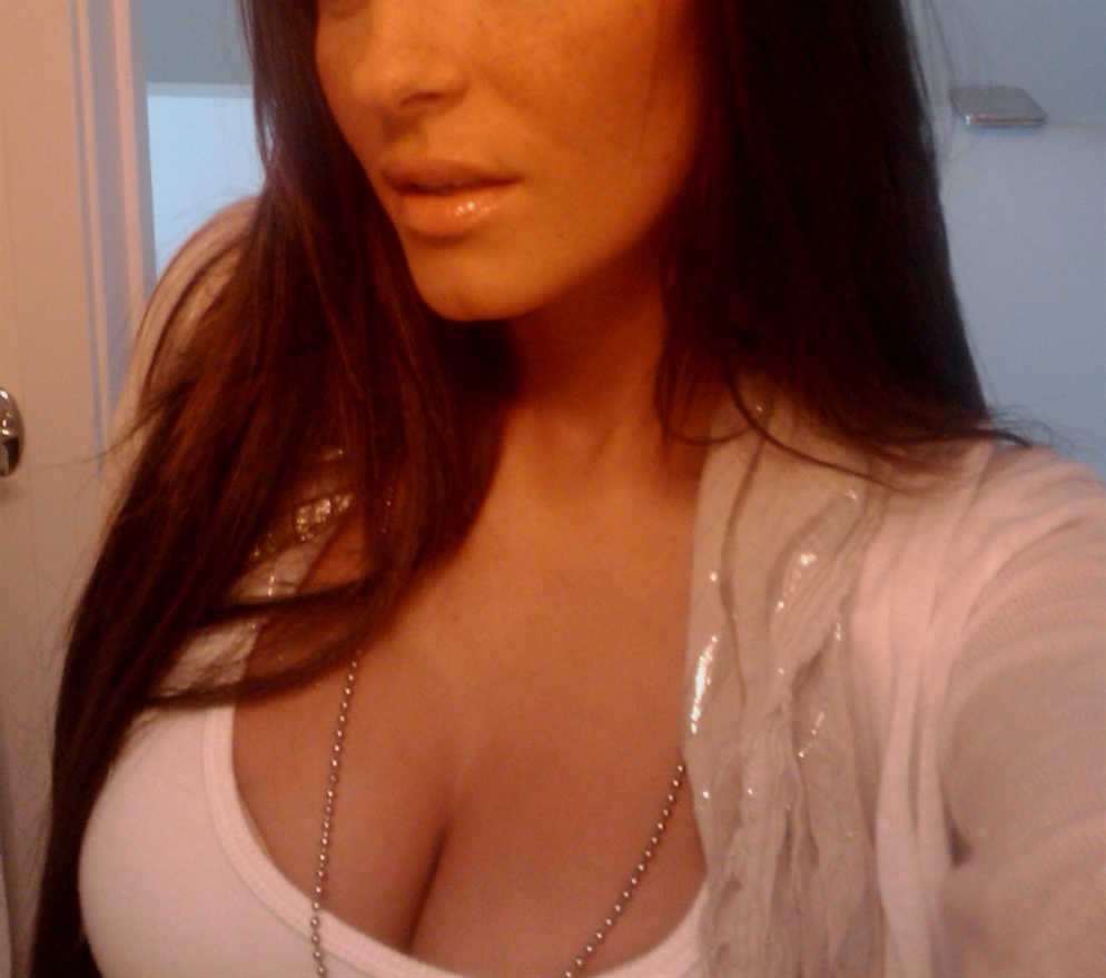 LeoniaKiss tweet media