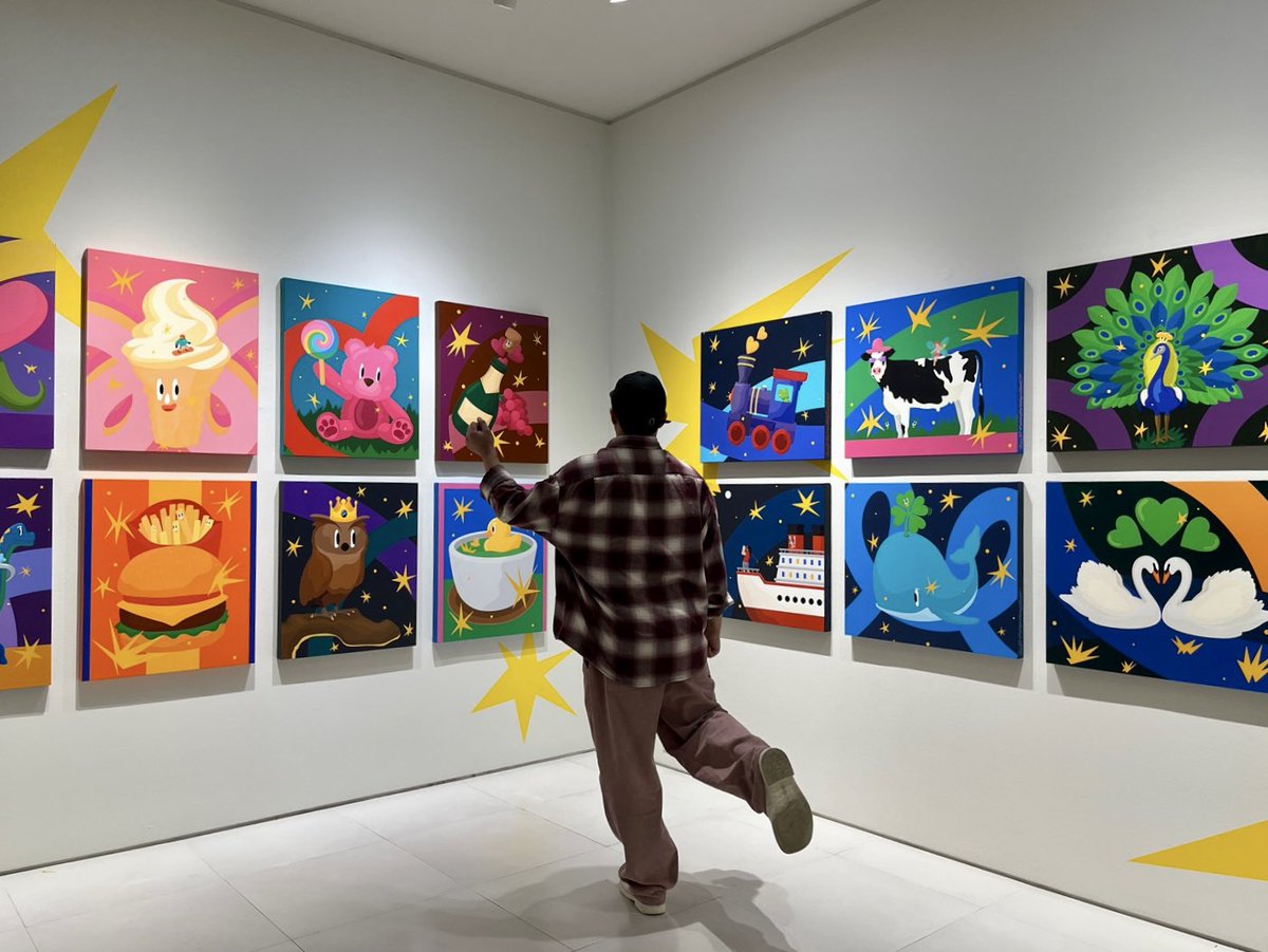 개인전 작품 설치를 마쳤습니다 🫠
내일부터 전시 시작이오니 많이 놀러오세요!

기간 : 24.11.25 ~ 12.12 
장소 : 더현대 서울 2층 프린트베이커리 

오프닝행사 : 11/29 금요일 5-7시