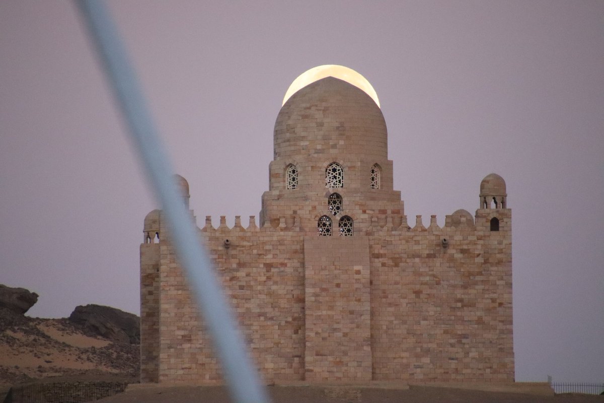 🌕 Quatrième et dernière Super Lune de 2024, juste derrière le mausolée de l’Aga Khan

#egypt #elephantine #aswan #agakhan #moon #sunrise