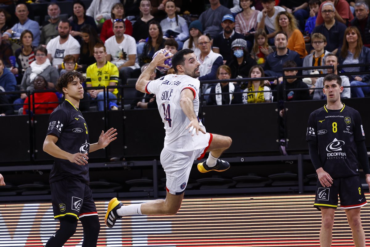 psghand's tweet photo. 19' : Le 800ème but en #LMS pour Ferran !!! (9-12) #CHAPSG https://t.co/NoClQbvDtC