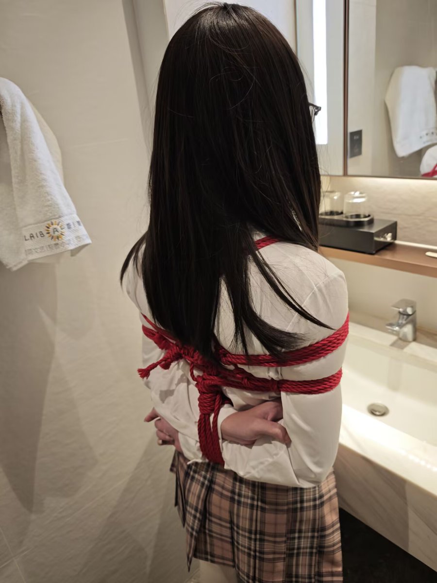 经典皮肤
绳：<a href="/xiaoLengyueya/">青蓝</a>