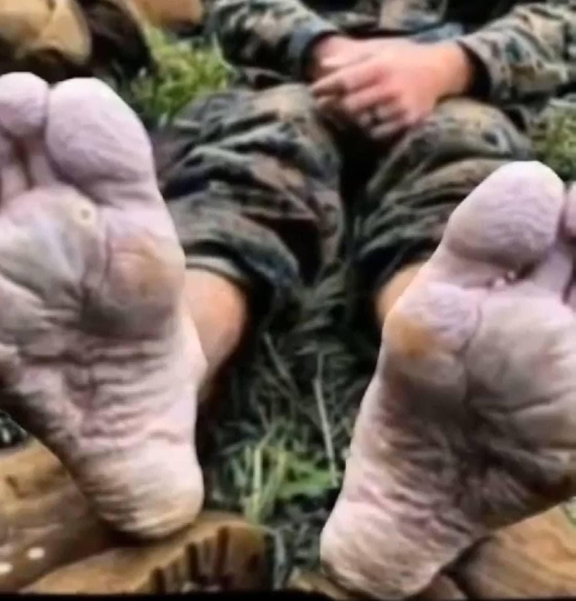 سنة السلطة وشيعة الدولة.. 
بحث في عمق حقيقة السرديات

احمد لوبيس 

مقدمة : 
نقصد بالعنوان ان مفهوم الدولة اوسع من واقع السلطة.. 
ونريد بهذا الاشارة الى ان السردية الشيعية تعمل ضمن نطاق الجيوبوليتيك ( رمزيا اشرنا لهذا بمفهوم الدولة) 
اما السردية السنية فتعمل ضمن نطاق التكتيك (