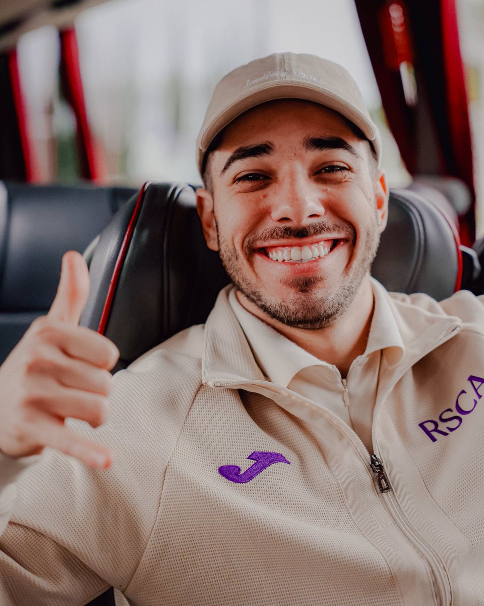 On the go. 🟣⚪️ #UCLFutsal