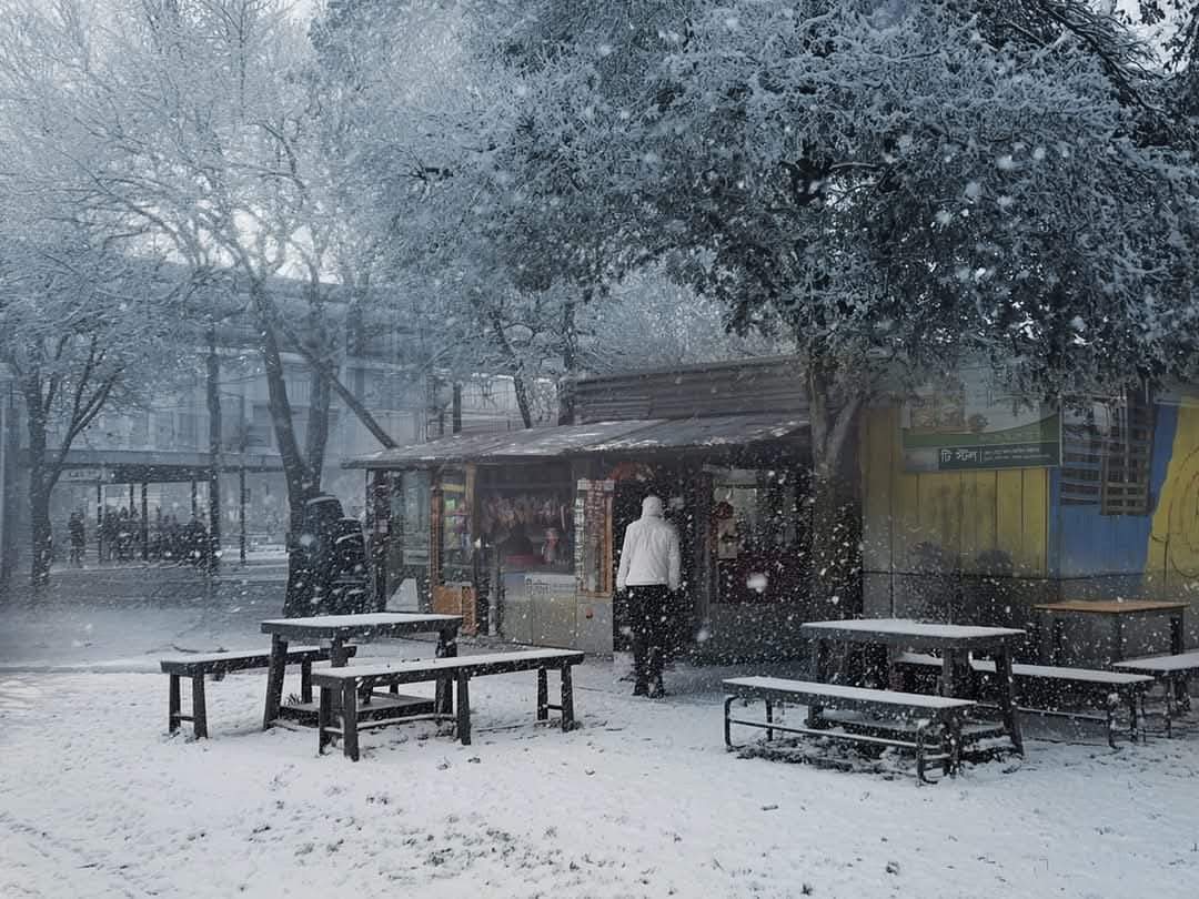 S27RII's tweet photo. What if Bangladesh had snowfall featuring KUET. 🇧🇩

© Nafi Ahmed https://t.co/6nssmws8bh