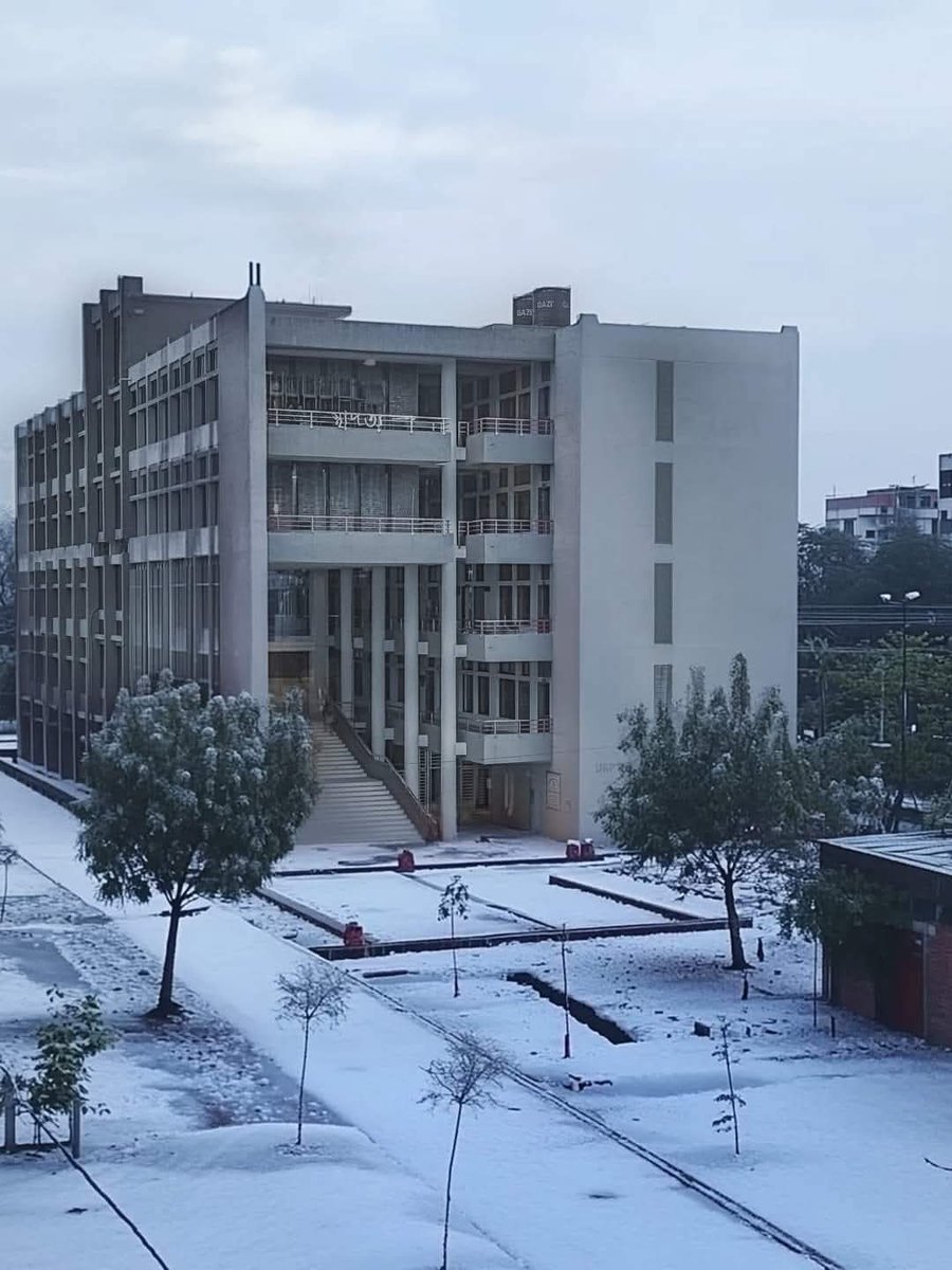 S27RII's tweet photo. What if Bangladesh had snowfall featuring KUET. 🇧🇩

© Nafi Ahmed https://t.co/6nssmws8bh