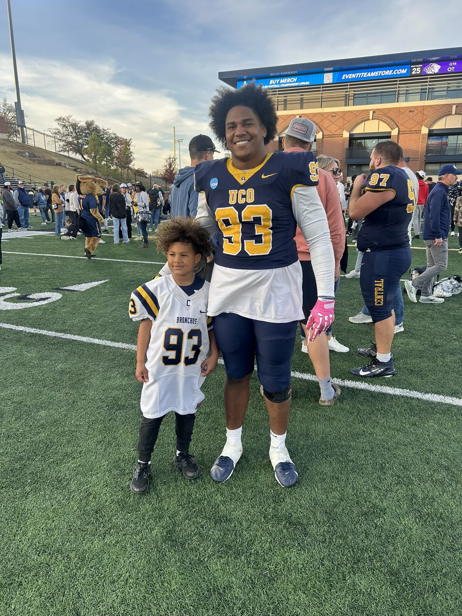 Playoffs Round 1 DUB ✅ Blessed to be Advancing! #RollChos <a href="/ucobronchofb/">UCO Football</a>