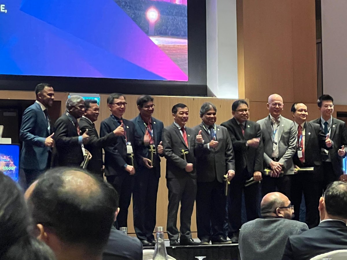 William_OLK's tweet photo. MUC 2024-- a resounding success!  We celebrated 50th anniversary MUA, witnessed groundbreaking live surgeries, heard from world-class experts. Honored to present on social media's role in urology research &amp; to be elected to the MUA Executive Committee https://t.co/EwQrtUtaQK