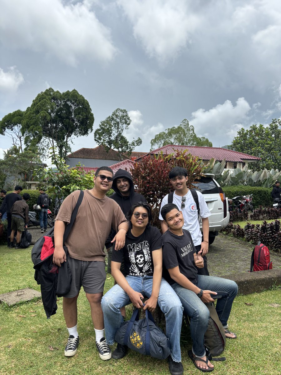 ardiadriannn's tweet photo. Dilarang tumbang -gandar2 https://t.co/NYqNShvMEr