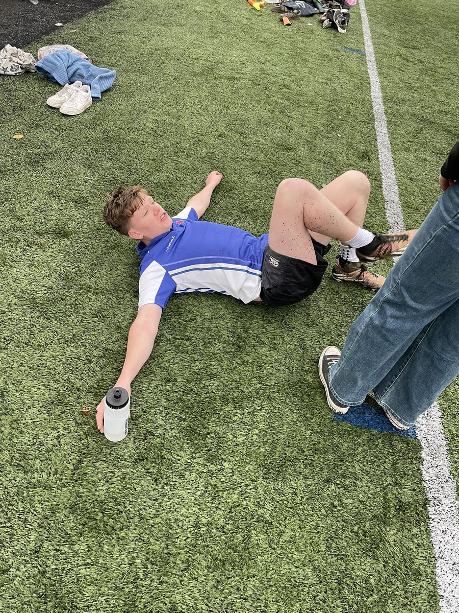 Puw pummelled on pitch!

Diwrnod buddugoliaethus i’r dynion gwyrdd wrth iddyn nhw guro’r hen elyn 15-3

5 i Ianto
4 i will
3 i Mabon
1 i Crymych
1 i Beaumont
1 i el capitan Sniff

💚💚💚