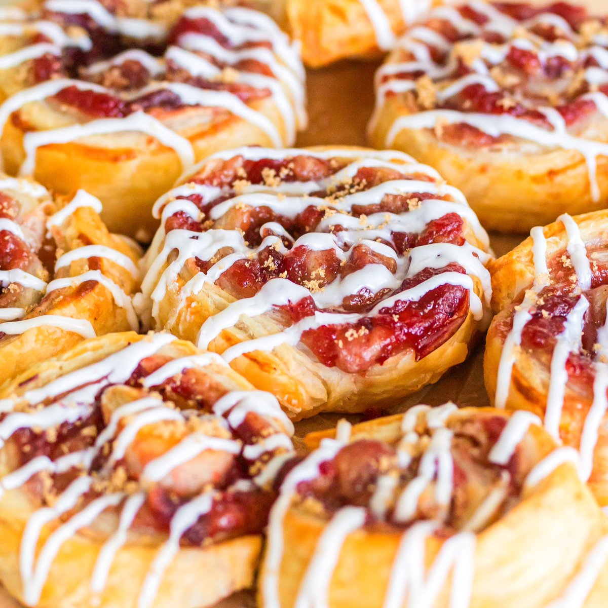 Country_Cook's tweet image. Cranberry Pinwheels are a delicious holiday appetizer or even dessert made with golden brown, flaky puff pastry, a sweet cranberry filling and drizzled with a vanilla icing! thecountrycook.net/cranberry-pinw…