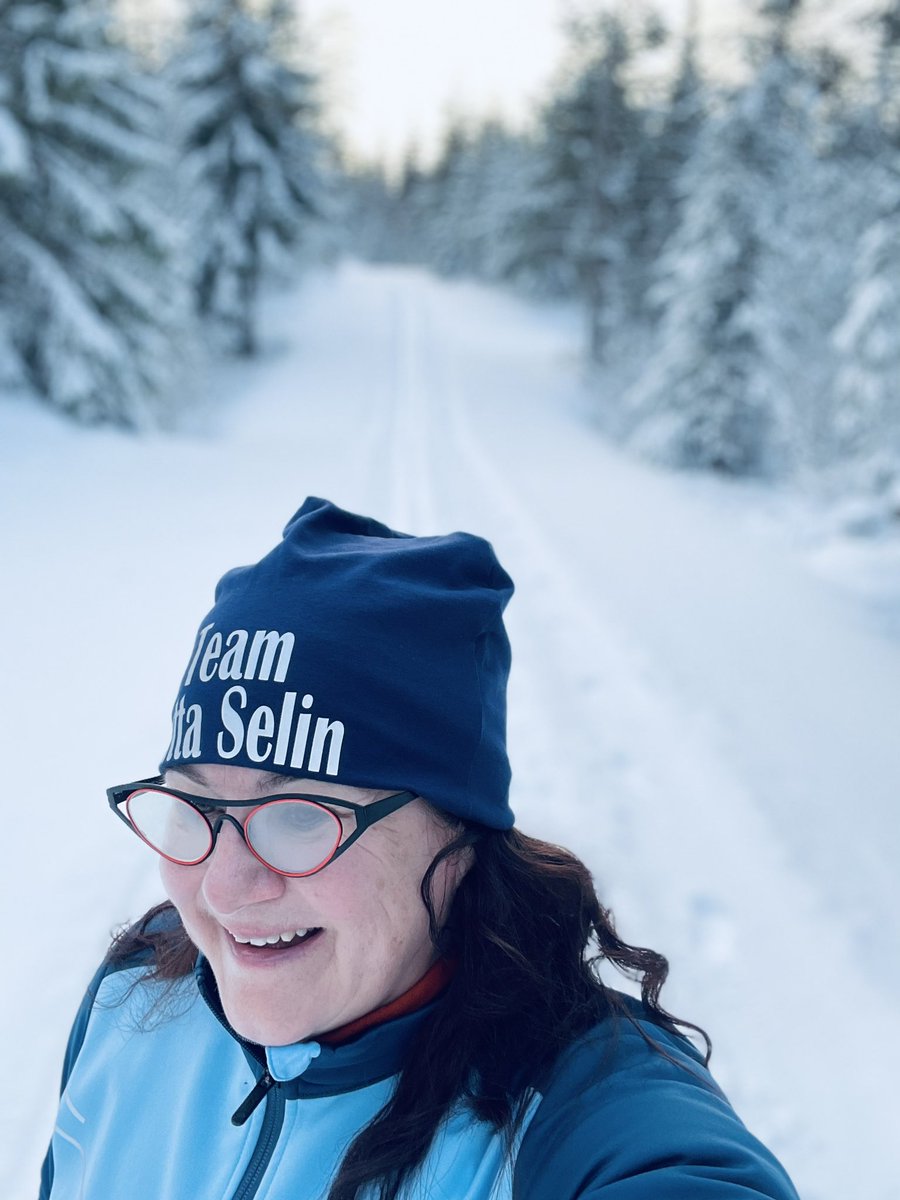 Hiihtokausi avattu.
Pysykööt vesisade loitolla.
Annetaan lumelle elinolosuhteet 💠

#hiihto #luonto #hyvinvointi