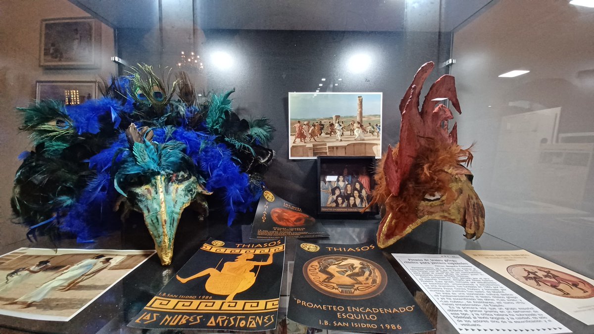 IESSIsidro_Pat's tweet photo. Rosa García Rodero y su mítico grupo Thiasos fundado en 1985. Ganó el premio de Teatro Clásico en Delfos. Fue el primer grupo teatral en ganarlo con la obra las Aves.
#teatroclásico, #Grecia, #thiasos, #rosagarciarodero, #bacantes, #prometeoencadenado, , #Eurípides #Grecolatino https://t.co/Z8oNdyHpj6