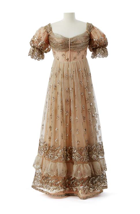 wikivictorian's tweet photo. Court dress attributed to Empress Josephine, after 1810. Chateau de Malmaision Costume Collection. https://t.co/wU33AYDANV
