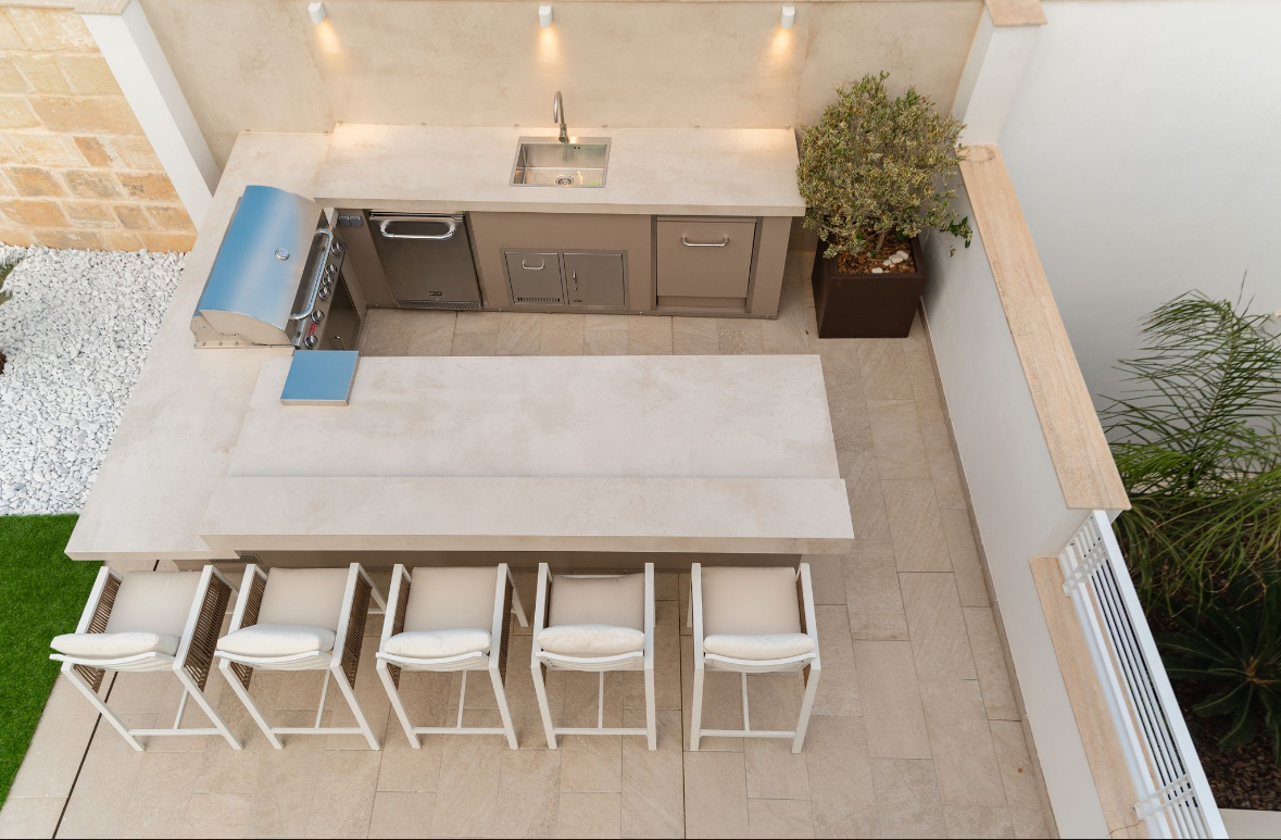 At Bull, our mission is simple: to bring people together through the art of outdoor cooking. For over 30 years, we’ve been committed to crafting high-quality grills and outdoor kitchen components that elevate your outdoor living experience🙌