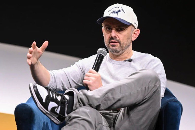 Cet homme peut prédire l'avenir .

Il a prévu l'essor de TOUS les réseaux sociaux et a investi tôt dans Snapchat, X et Ethereum.

Et il vient de dire: L'attention est le nouveau pétrole

Les 5 prédictions folles de Gary Vee sur l'avenir de la création de richesse :