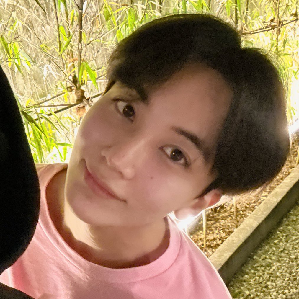 정한이 흑발 짧머가 얼마나 좋은지 말하자면. . .