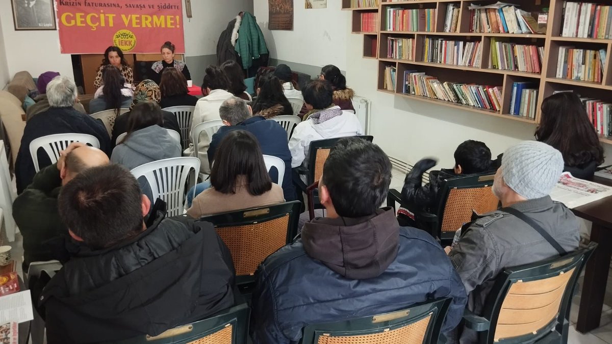 Ankara İşçi Emekçi Kadın Komisyonu'nun davetiyle 25 Kasım gündemli kriz karşısında kadın, şiddet ve mücadeleyi konuştuk.