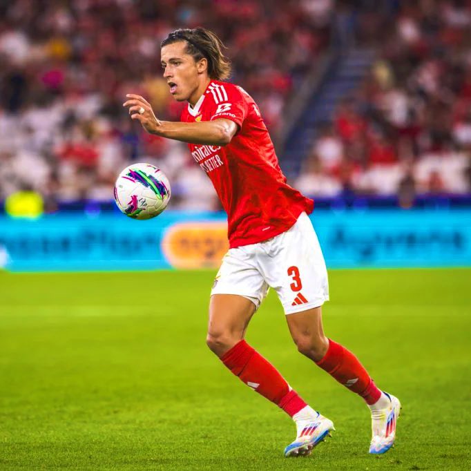 DeadlineDayLive's tweet photo. 🚨 INEOS have shortlisted three players for the full-back position as they look to strengthen for new manager Ruben Amorim:

🇨🇦 Alphonso Davies
🇭🇺 Milos Kerkez
🇪🇸 Álvaro Fernandez Carreras

(Source: Express) https://t.co/074U5vuFNR