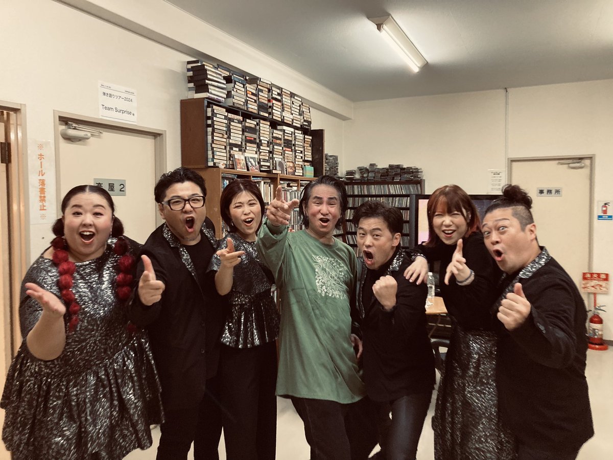 tajima_takao's tweet photo. ごくたまに物凄くライブがうまいこといってしまう時があるのだけど今夜はほんとヤバかったよね！音楽の力というか。なんか降りてきてたっていうか。ひとりじゃないひとりソウルツアー最終日福岡DRUM Be-1公演凄かった！こんな幸せな最終日になるとは！TEAM SURPRISEありがとう！ご来場の皆様に大感謝！ https://t.co/5GSFIYxMz6