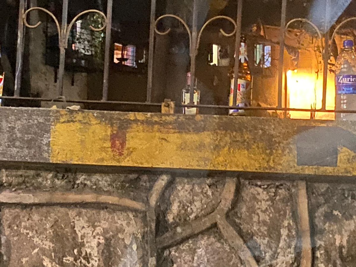 ALM105StJBRoad's tweet photo. @CPMumbaiPolice @MumbaiPolice @mybmcWardHW @mybmc Drinking party inside BMC garden adjoining Ashiana Bldg on St John Baptist Rd, Bandra West. Please have garden cleared of drunks and all the tarps hung on the fence. @mybmcGardens what's going on. Who will secure our open space https://t.co/mxHCqtVHrH