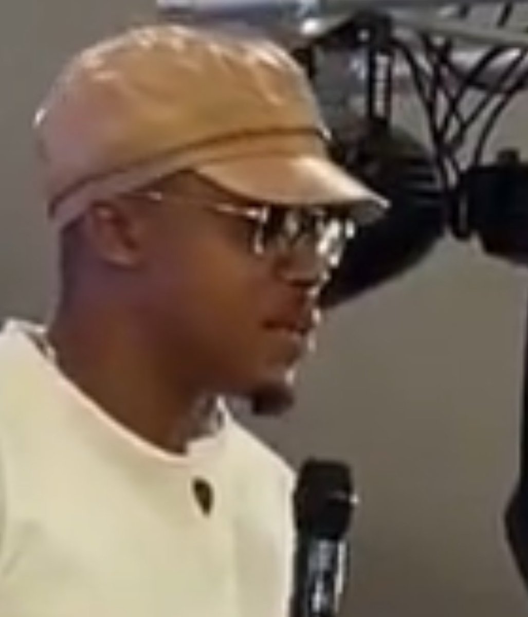 john_atiye88's tweet image. lol 😂 #Aproko #doctors with #wizkidayo cap 🧢 😂😂😂🥂🥂🥂🥂