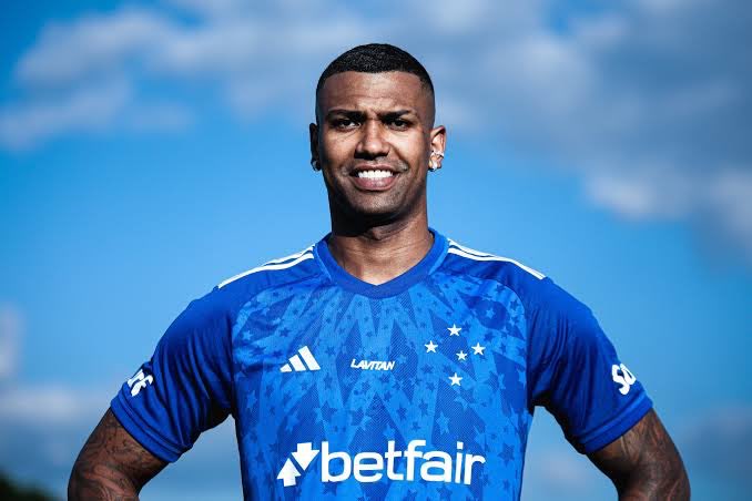 steffcec's tweet image. Agora que a raiva diminuiu um pouco, temos que admitir que a gente acreditou no título por amor ao Clube porque no fundo a gente sabia que o time do Cruzeiro era limitado e apático para o peso de uma final de jogo único. Não é só futebol que falta, falta sangue, raça, entrega.