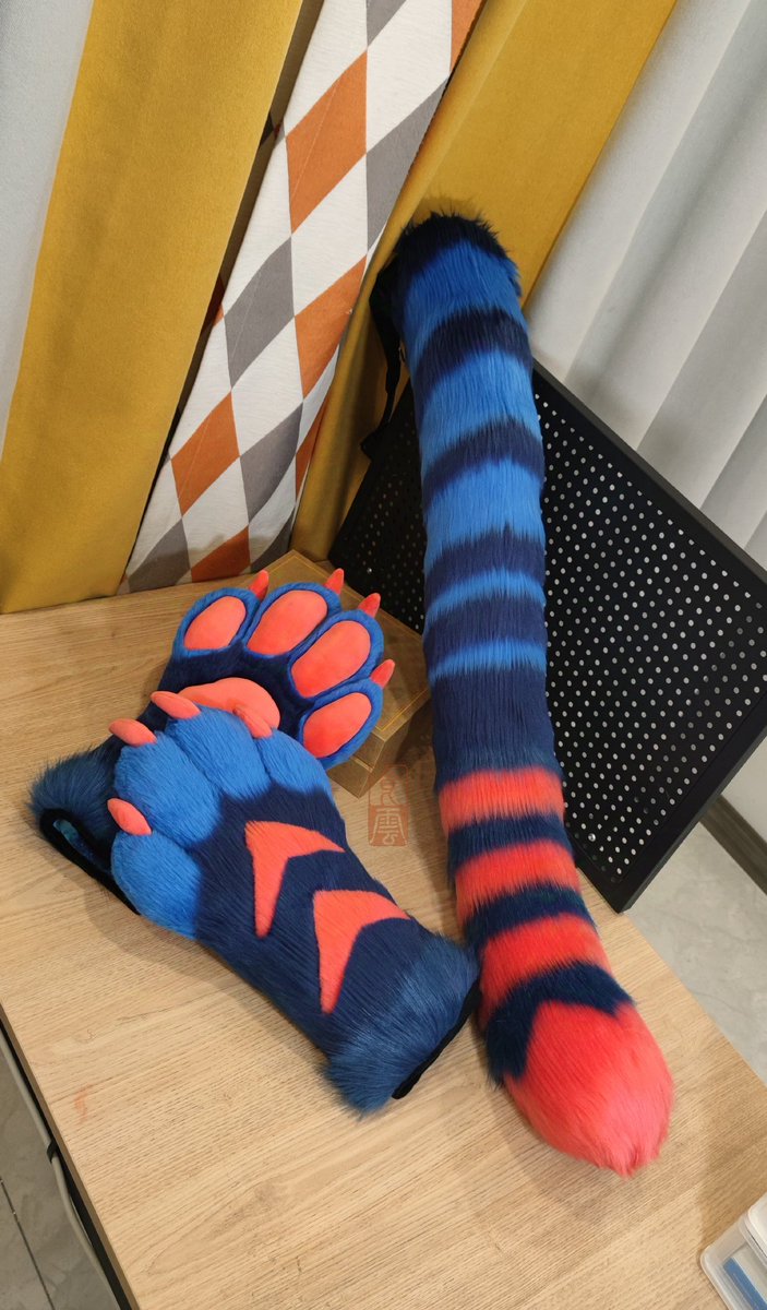 🐯🐾Finding a new home，if you have any other questions, please send me a private message💫

SB: 2000 USD
MB: 50 USD
AB: ———

Auction Time：November 25th - December 1st at 10 pm（Beijing Time）

#fursuit #fursuitmaker  #furry