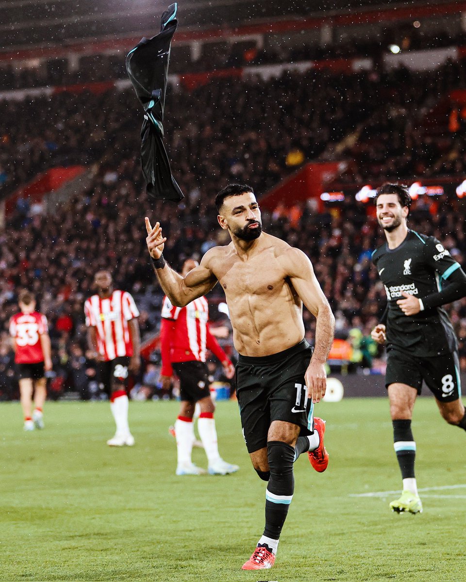 FULL TIME: SOUTHAMPTON 2-3 LIVERPOOL 

LIVERPOOL NOW ARE 8 POINTS CLEAR AT THE TOP OF THE PREMIER LEAGUE TABLE!!!! #LFC