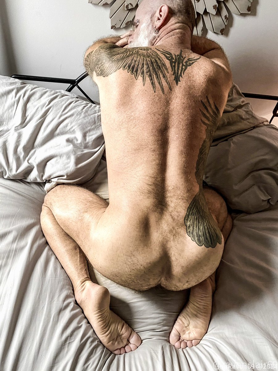 Fall morning mood 🍑RT 

You have a place i can sit 😈