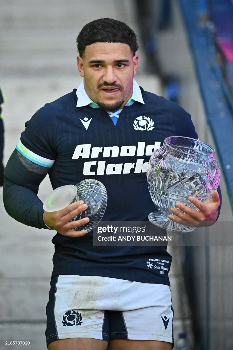 glove931's tweet photo. That vase is going to look great on his gran’s mantelpiece https://t.co/LNEONhC5Ya