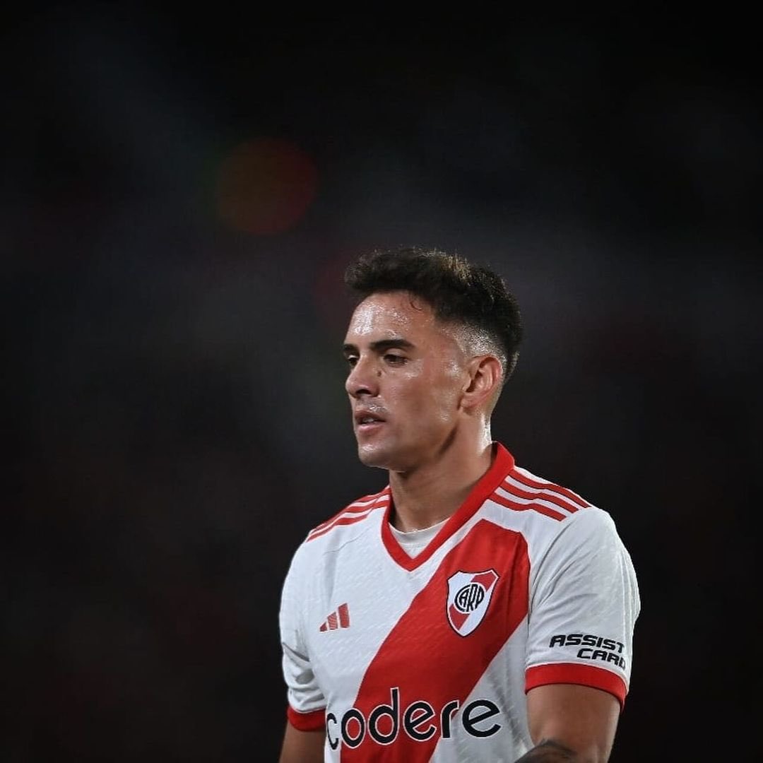🚨#River | Enzo Díaz siente el desgaste de lo que implica jugar en River.
*️⃣ Su intención sería continuar su carrera en Brasil, México o Grecia.

ℹ️ - <a href="/CastanaresLucho/">Lucho Castañares</a> / <a href="/RenzoMPantich/">RENZO PANTICH</a>
